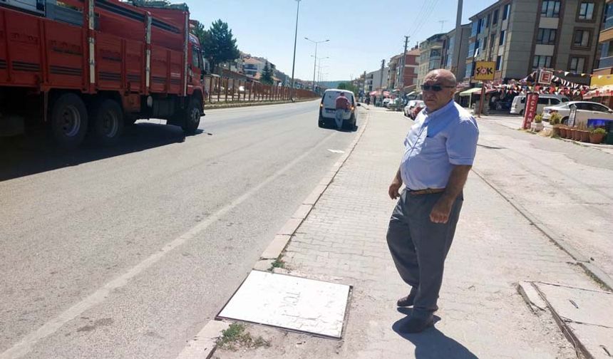 Yapılan yaya geçidinin hiç bir işe yaramadığını ve göstermelik olduğunu ifade eden Çağlar, "Orhangazi Karabayır tarafında da yolda sinyalizasyon yok, 4 şerit var geliş gidiş vatandaş nereden nasıl geçeceğini bilmiyor, burada çok sayıda ölümlü kaza yaşandı, artık bu soruna bir çare bulunsun" dedi.