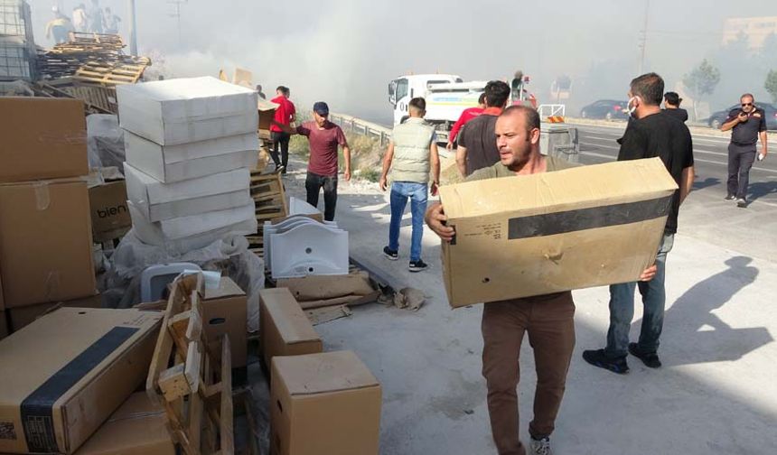 Durumun bildirilmesi üzerine olay mahalleni polis, sağlık ve itfaiye ekipleri sevk edildi. Yangın kısa sürede porselen fabrikası ve satış mağazasına sıçradı.