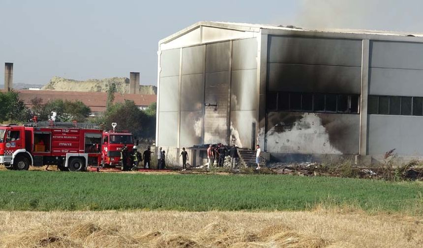 Bölgeye çok sayıda arazöz, itfaiye aracı ve TOMA sevk edilirken, Kütahya-Eskişehir karayolunun Eskişehir istikameti araç trafiğine kapatıldı.