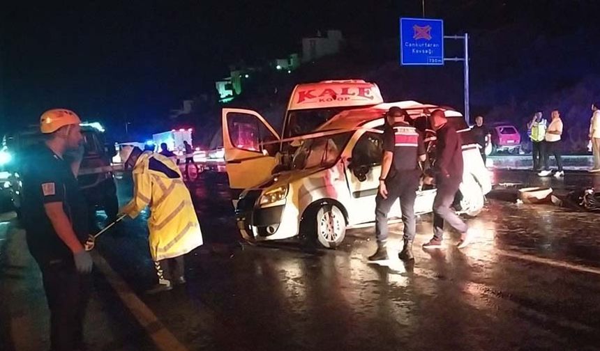 Denizli’nin Pamukkale ilçesinde otobüs, minibüs ve 5 ayrı aracın karıştığı zincirleme trafik kazasında ilk belirlemelere göre 3 kişi öldü, 50 kişi yaralandı.