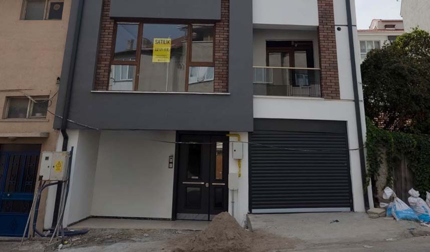 Eskişehir’de kaçırılmayacak daire fırsatı.
Daire, Ertuğrulgazi Caddesi üzerinde yer almaktadır
157 metrekare olan dairemiz 3+1’dir
Ebeveyn banyolu
Mutfakta balkon ve kiler bulunmaktadır
Daireye özel garaj
Çift balkon
Binanın her katında tek daire bulunmaktadır
Yerden ısıtmalı
Dairemizde Led aydınlatma sistemi bulunmaktadır