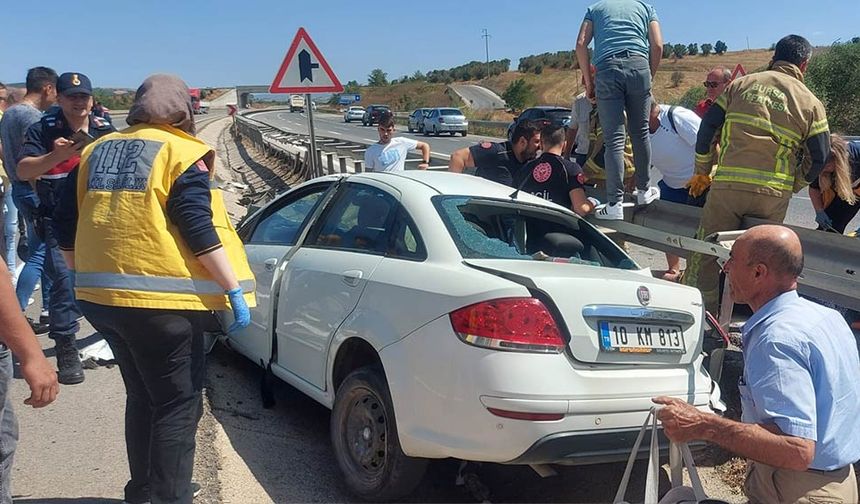 Araçta sıkışan sürücü Mehmet Yılmaz ile eşi Sabiha Yılmaz, Susurluk İtfaiyesi ekipleri tarafından kurtarıldı. Olay yerinde ilk müdahaleleri yapılan yaralılar Susurluk Devlet Hastanesinde tedavi altına alındı. Polis kaza ile ilgili soruşturma başlattı.