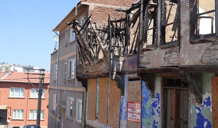 Eskişehir Kültür Varlıklarını Koruma Bölge Kurulu tarafından onaylanan 'Odunpazarı Kentsel Sit Alanı Koruma Amaçlı İmar Planı'na göre, sit alanı sınırları içinde bulunan 2 bin 44 adet konut yapısı koruma altında bulunuyor. Onarımı yapılamayacak durumda olan tarihi evlerin ise 'mail-i inhidam' raporu alarak yıkılması gerekiyor.