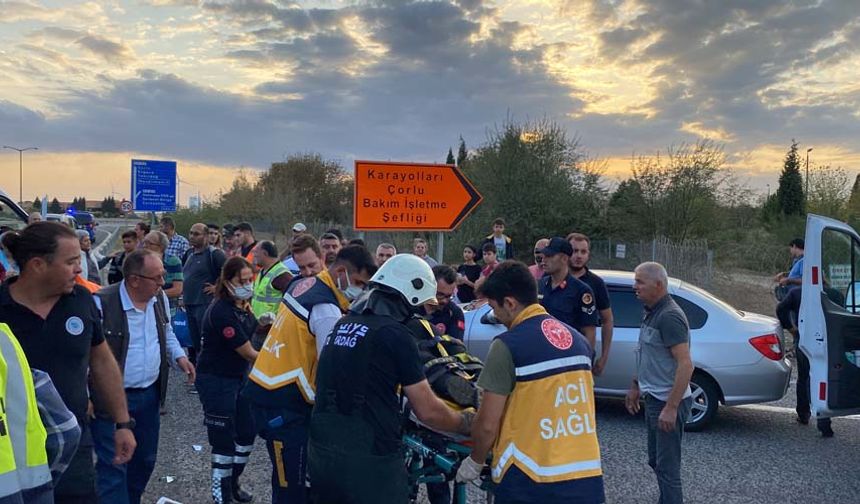 Kaza çevredeki vatandaşların ihbarı sorunu 112 Acil Servis Ekiplerine bildirildi. Kaza alanına çok sayıda ambulans ve itfaiye personeli sevk edildi.
Minibüste sıkışan bir kişi itfaiye ekiplerinin müdahalesiyle kurtarıldı.