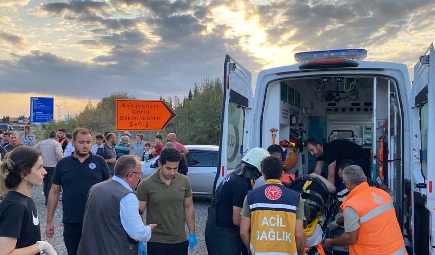 Kazada yaralanan S.P., R.O., Ü.K., M.K., S.K. ve 1 yabancı uyruklu kişi olay yerine gelen ambulanslarla çevredeki hastanelere kaldırıldı.