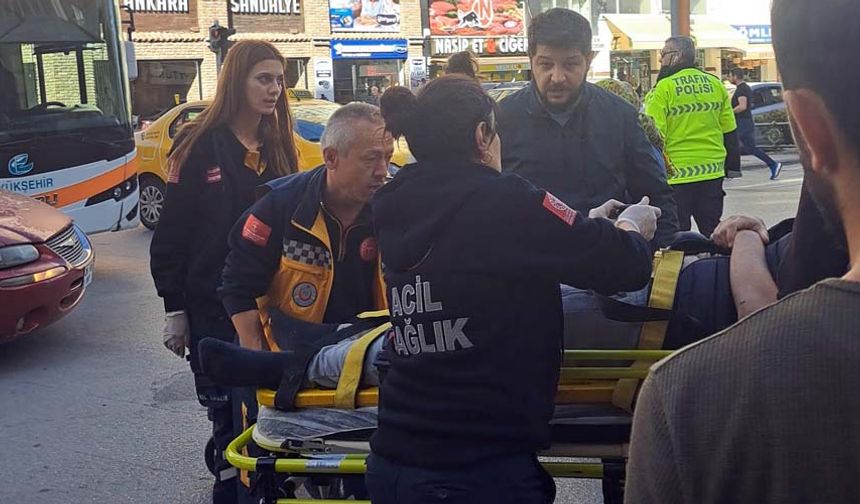 Olay yerine gelen ve kimlik bilgisi öğrenilemeyen yaralı sürücü bilinci açık bir şekilde hastaneye kaldırıldı. Kaza nedeniyle Yunus Emre Caddesi ile Ziya Paşa Caddesi kesişiminde bir süre trafikte aksama meydana geldi. Emniyet kaza ile ilgili soruşturma başlattı.