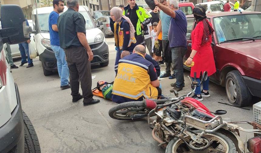 Kaza Bursa'nın Orhangazi’de Cumhuriyet Caddesi ile Okul Caddesi'nin kesiştiği ve daha önce sıkça trafik kazasının yaşandığı kavşakta meydana geldi.