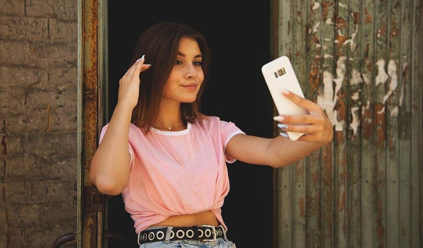 Bilgi Teknolojileri ve İletişim Kurumu’nun (BTK) hazırladığı ‘Elektronik Kimlik Bilgisini Haiz Cihazların Kayıt Altına Alınmasına Dair Yönetmelik’te Değişiklik Yapılmasına İlişkin Yönetmeliği’ Resmî Gazetede yayınlandı.