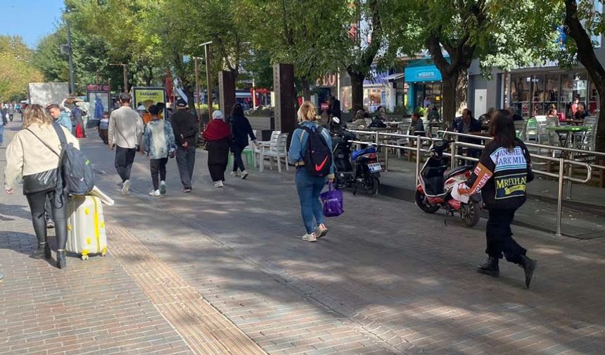 Kazım Kurt da Hamamyolunda bir proje yaptı. Bu proje zorunluluktan yenilenmeli. Biz kendisini zamanında çok uyardık. Yanlış malzeme ve kış şartlarına dayanıksız malzemelerin kullanıldığını ifade etmiştik.