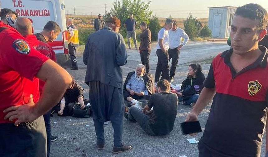 Edinilen bilgiye göre kaza, Şanlıurfa - Mardin karayolunun Viranşehir ilçesi Eyyüp Nebi Kavşağı yakınlarında yaşandı. Eskişehir’den Mardin’e giden 34 RR 432 plakalı yolcu otobüsü, 34 BF 059 plakalı otomobil ile çarpıştıktan sonra devrildi.