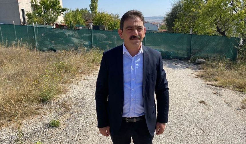 Murat Özcan durumun tam tersi olduğunu ve CHP'li belediyelerin hükümetin bu şehre hizmet etmesini engellemeye çalıştığını örneği ile anlattı.