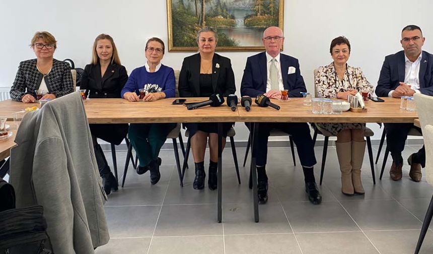 Odunpazarı Koca Çınar Derneği faaliyetlerine başladı. Dernek tarafından Lütfü Yüksel Yaşlı Bakım Merkezi’nde bir kahvaltı programı organize edildi. Kahvaltıya Odunpazarı Belediye Başkanı Kazım Kurt da katıldı.