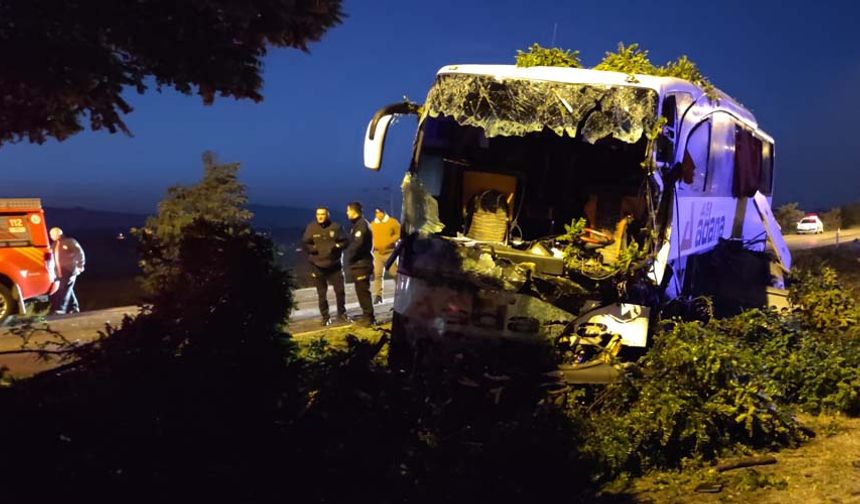 İddiaya göre, Adana'dan Kayseri'ye giden Selahattin K. idaresindeki 01 AKG 470 plakalı otobüs sürücüsünün kontrolden çıktı. 