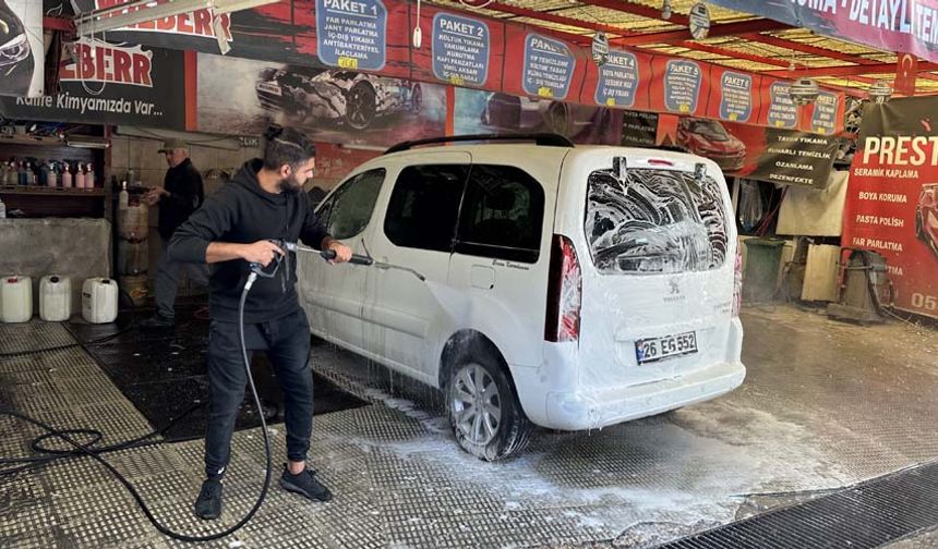 Geçtiğimiz yaz mevsiminde bekledikleri iş yoğunluğunu yakalayamadıklarını ifade eden Toğrul, vatandaşların otomobil bakımlarını ikinci plana attıkları konusunda düşünceleri olduğunu dile getirdi.