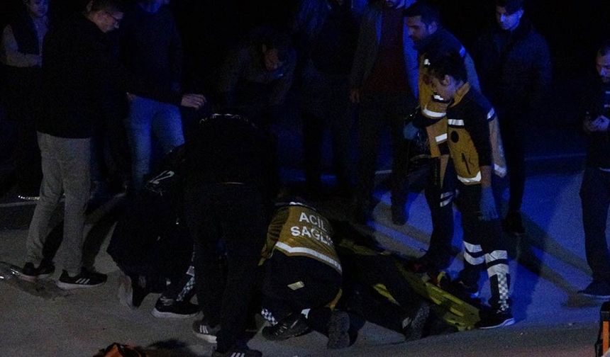 Öte yandan kazadan dolayı Uşak Valisi Dr. Turan Ergün hastaneye giderek Uşak Emniyet Müdürü Mehmet Ali Kolcu ve İl Jandarma Komutanı Kıdemli Albay Fahri Semiz’den bilgiler alarak Uşak Eğitim ve Araştırma Hastanesi’nde tedavi altına alınan yaralıları ziyaret etti.