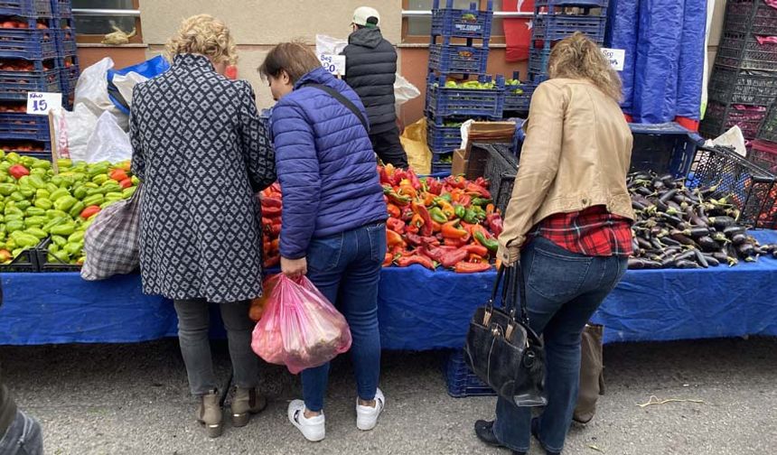 Eskişehir'de pazarlarda meyve ve sebze satışları sürüyor. Güncel fiyatları tek bir haberde derledik.