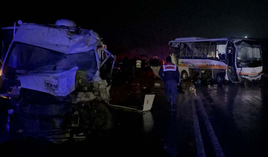 Eskişehir'de belediye otobüslerinin karıştığı kazada can pazarı yaşandı!