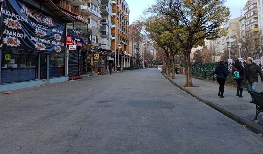 Eskişehir'de 2024 yılının ilk gününde cadde ve sokaklar boş kaldı!