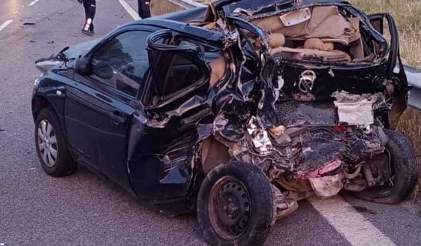 Feci kaza: Otomobil tırla çarpıştı 1 kişi hayatını kaybetti!
