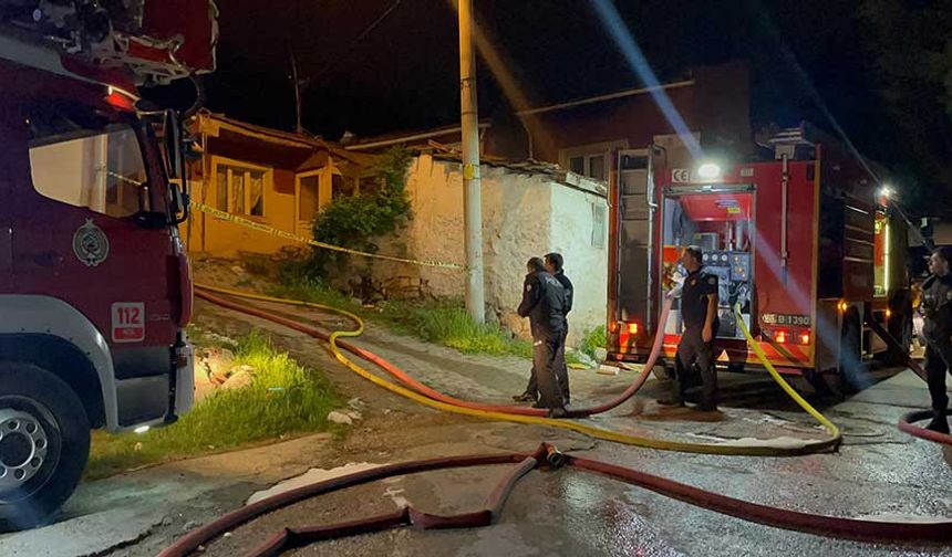 Eskişehir'de elektrik kaçağı müstakil evi küle çevirdi!