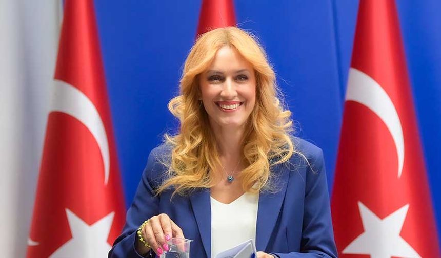 Memleket Partisi Sözcüsü İpek Özkal görevlerinden istifa etti