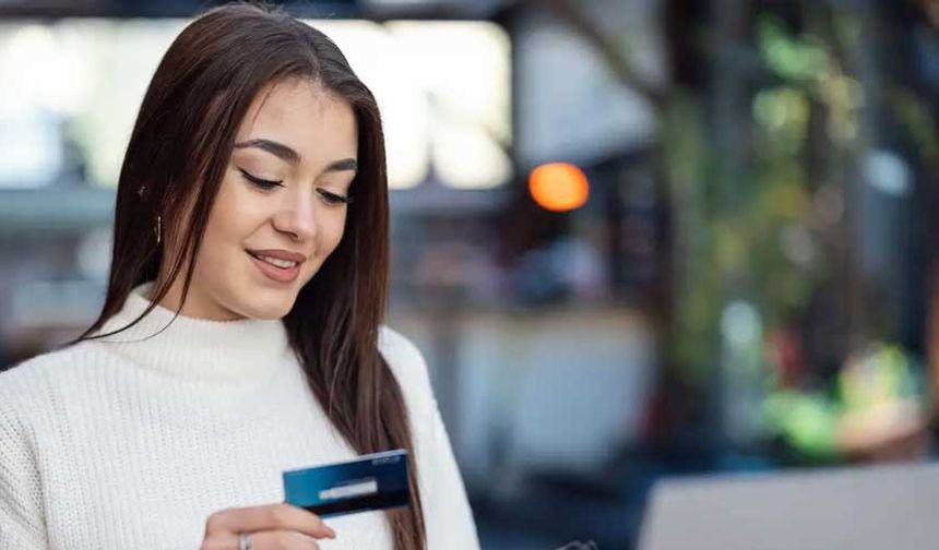 Kredi kartı kullananları üzecek haber geldi; Faiz oranları yine artırıldı