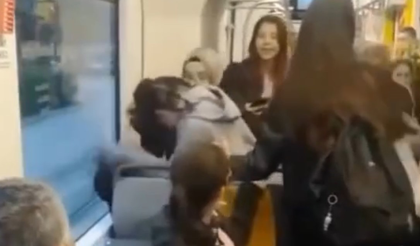 Eskişehir tramvayında kızlar saç saça baş başa kavga ettiler!