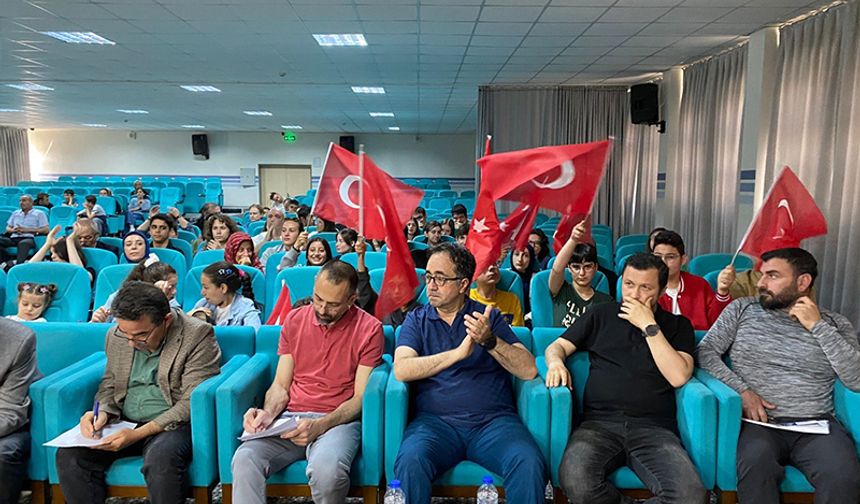 Eskişehir'de Milli Kültür Zirvesi: Okulların Gururu Şampiyonlar Sahneye Çıktı!