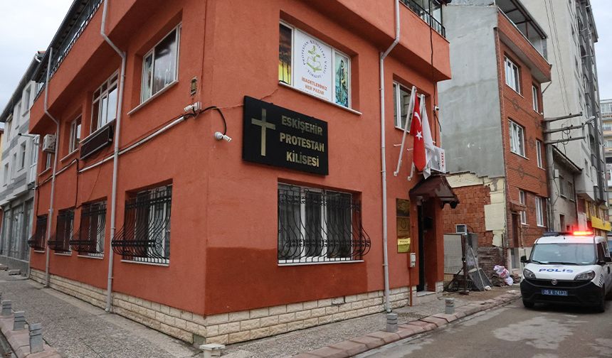 Eskişehir'de Skandal Kilise Baskını: Alkollü Şahıslara Ağır Ceza!