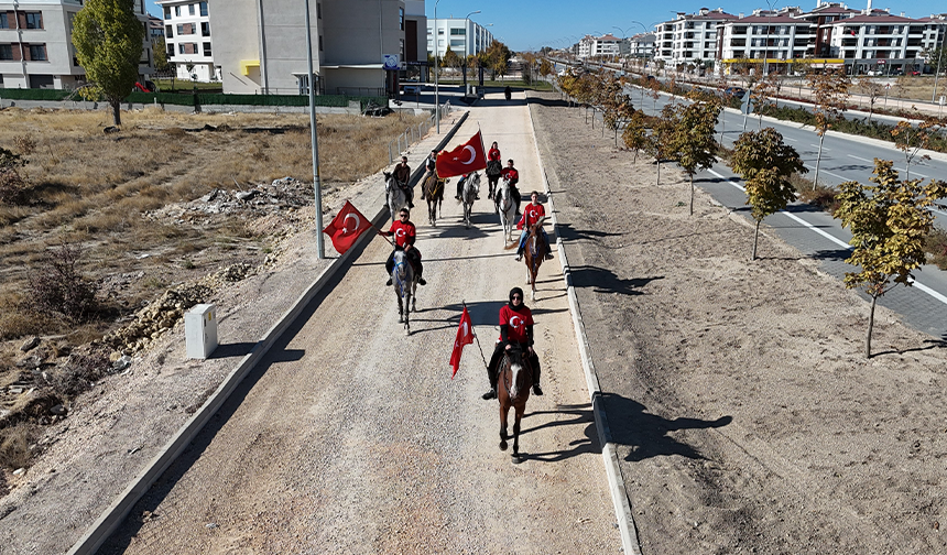 Eskişehir Atçılık Kulübü Cumhuriyet Bayramı'nı Ata Binerek Kutladı