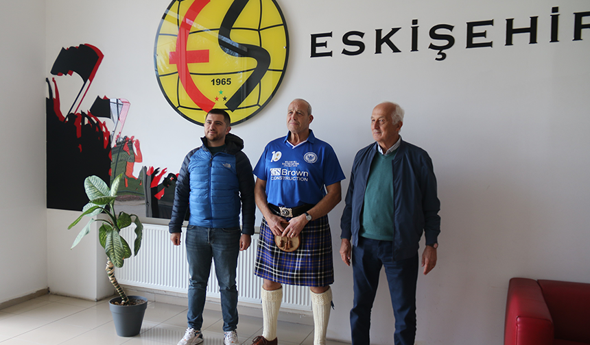 Eskişehirspor’a İskoç Taraftardan Destek : 4 Bin Kilometre Seyahat Etti