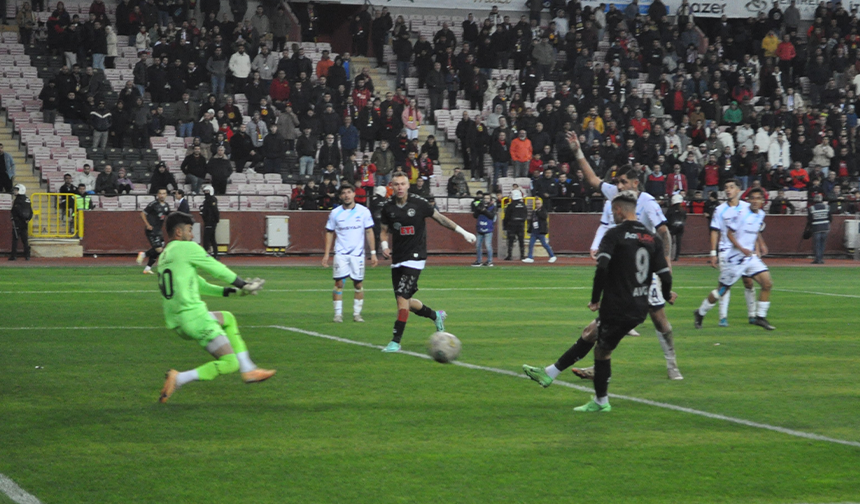 Eskişehirspor'dan Bir Galibiyet Daha: Kırmızı Şimşekler, Fuzul Ömeranlıspor’u 4-1 Mağlup Etti