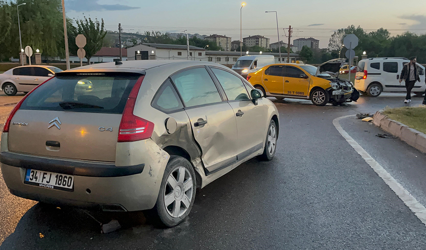 Eskişehir’de Kural İhlali Yapan Taksiyle Otomobil Çarpıştı: 1 Yaralı