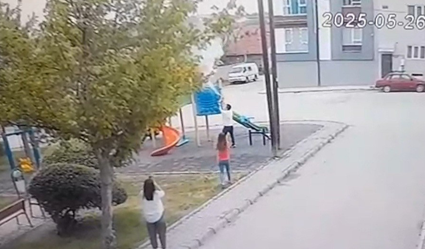 Eskişehir’de Park Yangınının Güvenlik Kamerası Görüntüleri Ortaya Çıktı