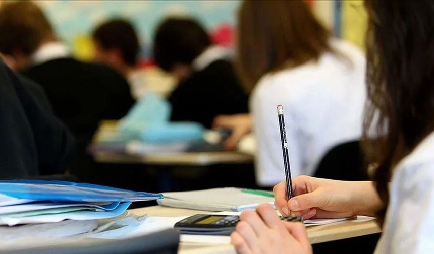 Liselerde Zorunlu Eğitim Süresi Kısalıyor Mu?