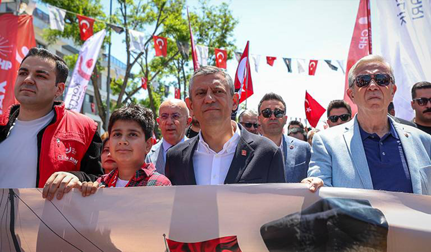 Özgür Özel’den AKP’li Gençlere Çağrı: Reisin Elinden O Topu Geri Alın