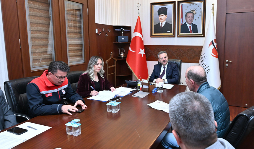 Vali Aksoy Halk Günü’nde Vatandaşların Sorunlarını Dinledi