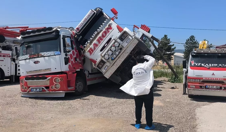 Devrilen Vinç Facia Yarattı 2 Kişi Yaralandı