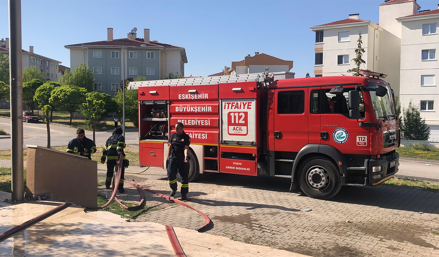 Eskişehir’de AVM Çatısında Korkutan Yangın