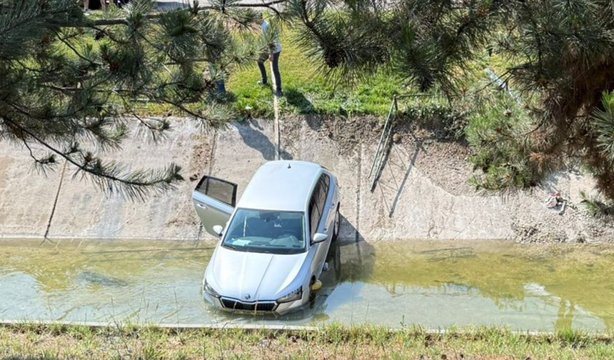 Eskişehir’de Bariyerleri Aşan Araç Sulama Kanalına Uçtu