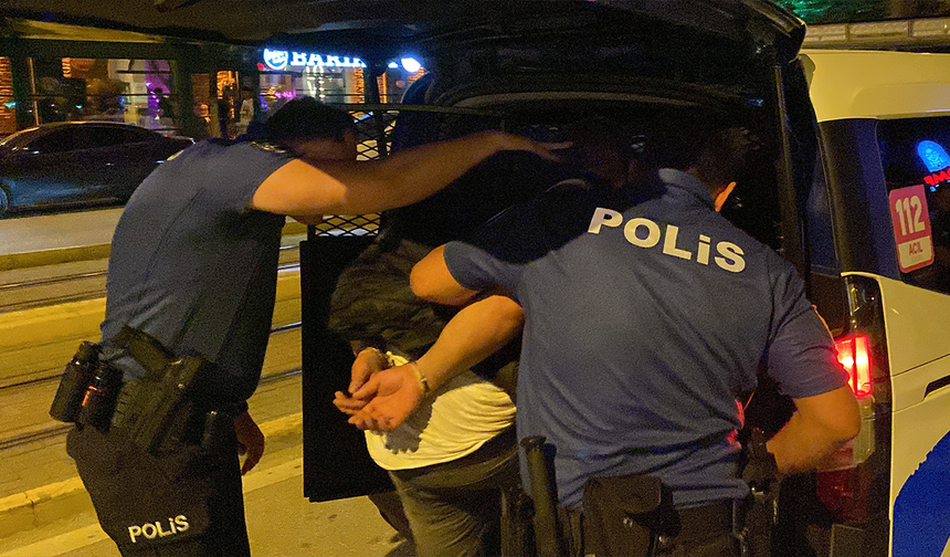 Eskişehir’de Satırlı Saldırgan Korku Saçtı: Polise Bile Saldırdı