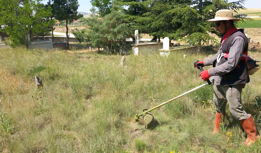 Yarımca Köyünde Bayram Mesaisi: Baştan Sona Temizleniyor