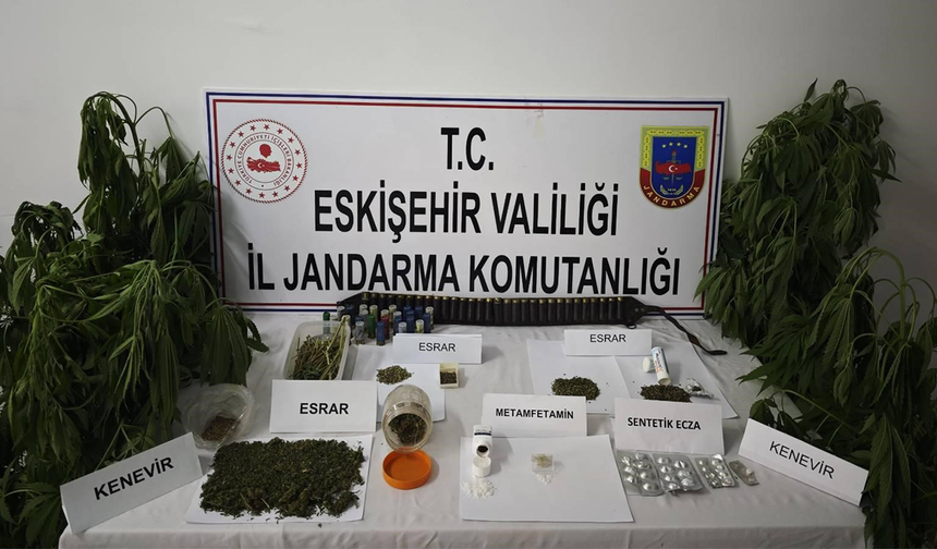 Eskişehir’de Kenevir Ekilen Evden Çıkanlar Pes Dedirtti