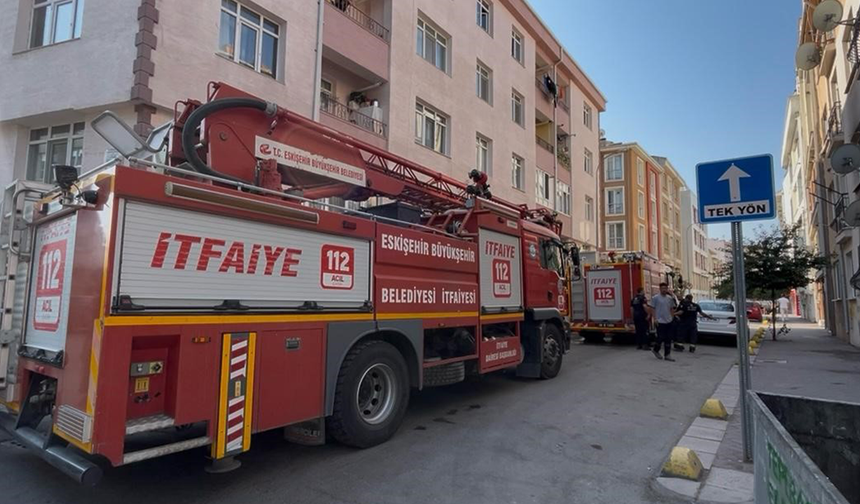 Eskişehir’de Yangın Alarmı! 4 Katlı Bina Tahliye Edildi