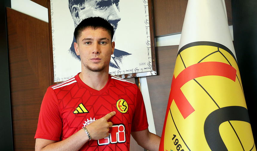 Eskişehirspor Altyapısının 20 Yaşındaki Yıldızı İmzayı Attı