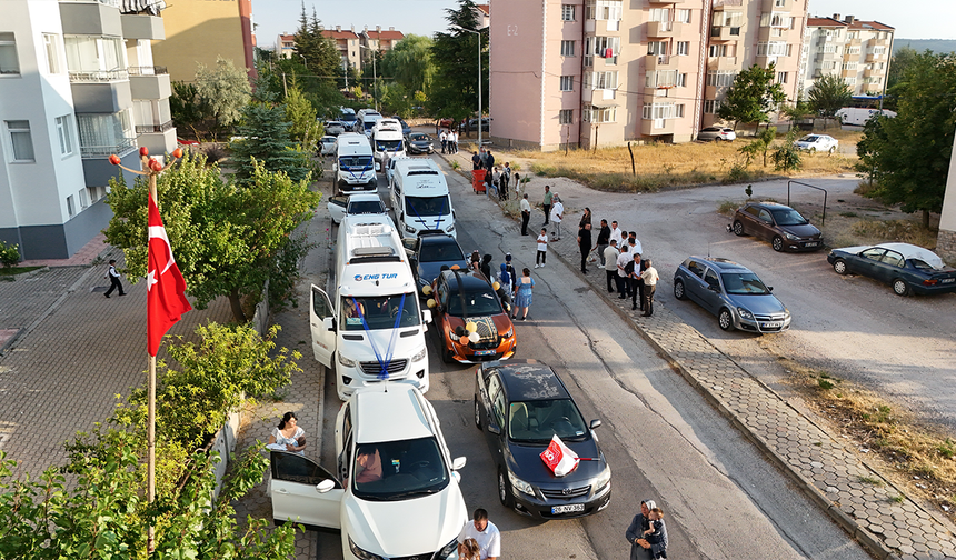 Eskişehir Sokaklarında Servisçilerden Dikkat Çeken Konvoy