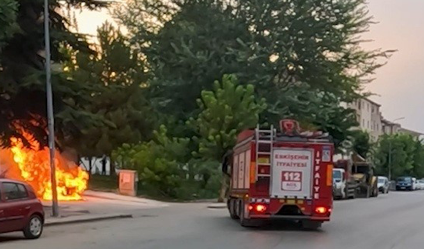 Eskişehir’de Araç Alev Alev Yandı! Panik Anları Kamerada