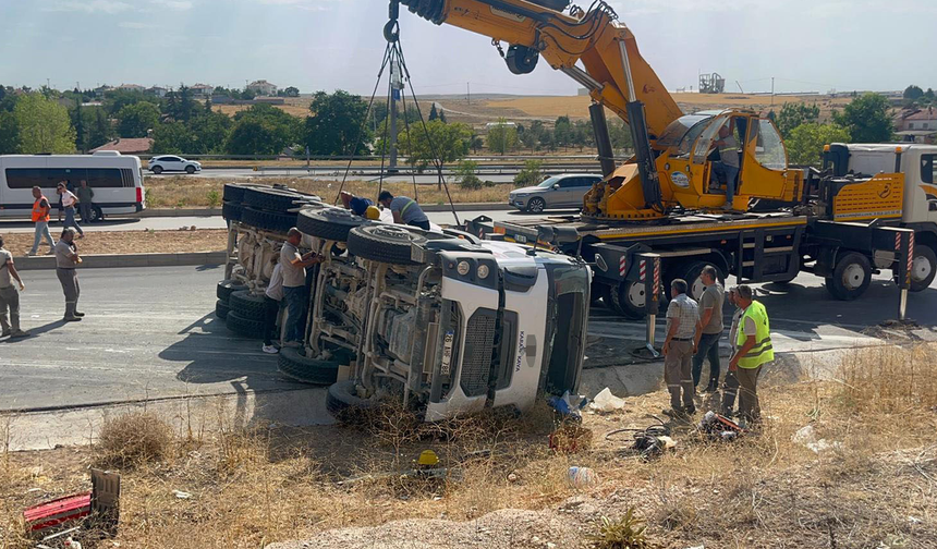 Eskişehir’de Devrilen Beton Mikseri Ortalığı Savaş Alanına Çevirdi