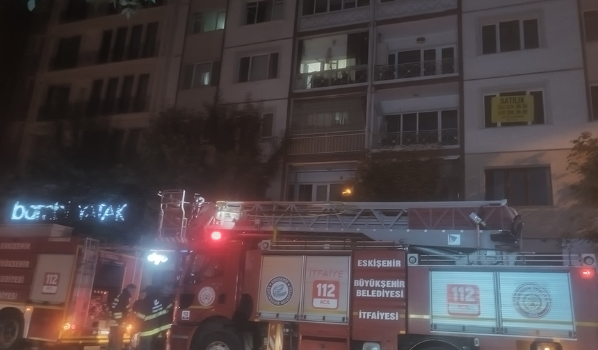 Eskişehir'de Gece Vakti Panik! Mahalleli Sokağa Döküldü