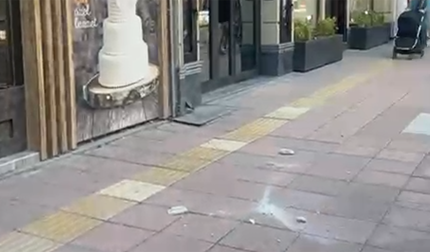 Eskişehir’de Kaldırıma Beton Düştü! Doktorlar Caddesi’nde Tehlike Büyüyor